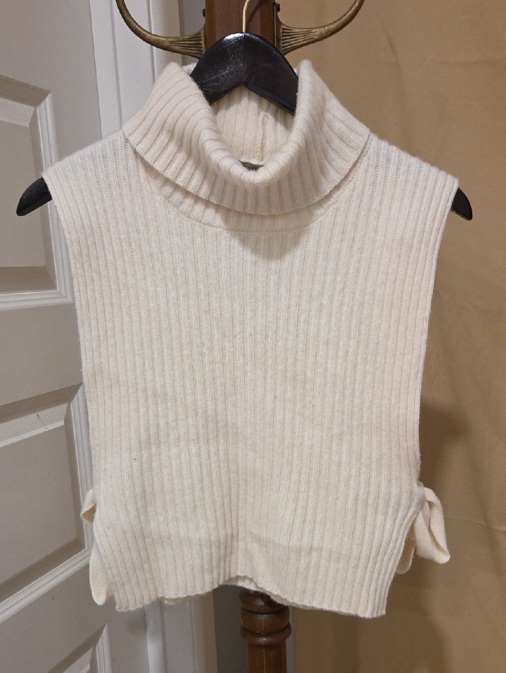 MARELLA Cream Ribbed Sleeveless Turtleneck Sweater Vest